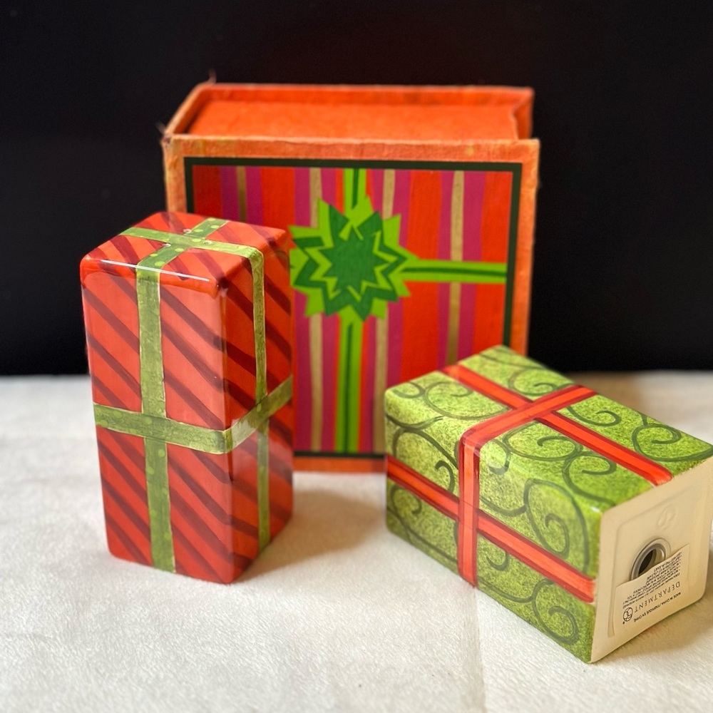 2004 Dept. 54 Gift Wrapped Salt & Pepper Present Set By Jane Davies